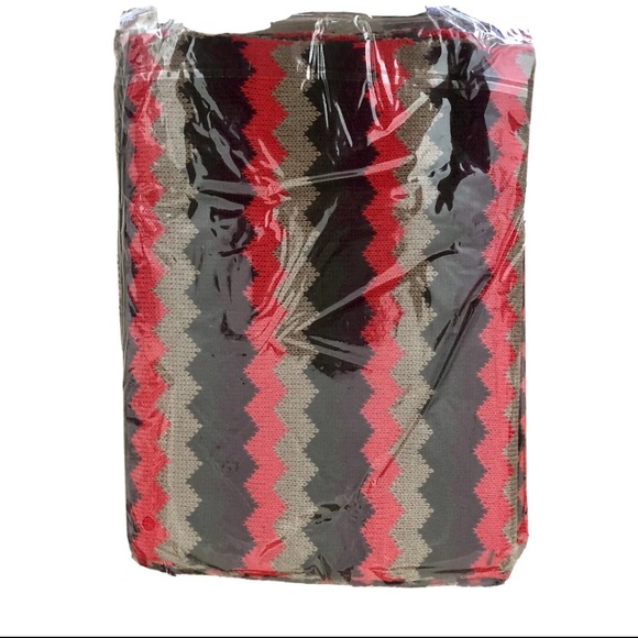 🏷️CHEVRON INFINITY SCARF - Picture 3 of 6